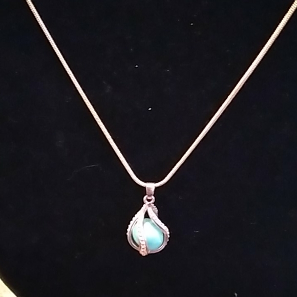 Akoya Pearl in a caged pendant necklace RG - Picture 6 of 6